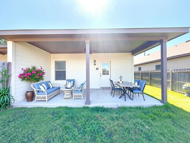 Building Photo - 2575 Pahmeyer Rd