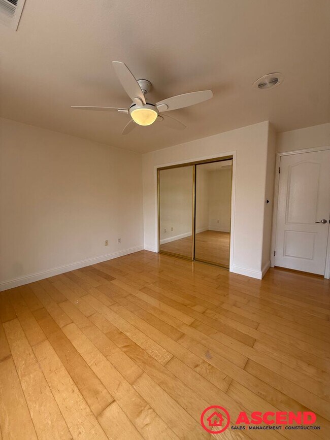 Building Photo - Spacious 4 Bed / 3 Bath Home in Haggin Oaks!