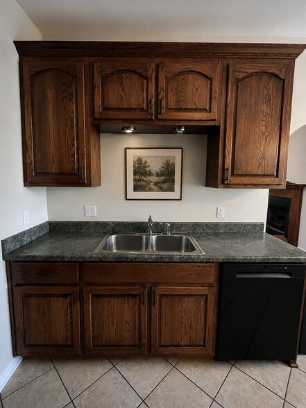 Building Photo - 201 Fountain Crest Dr