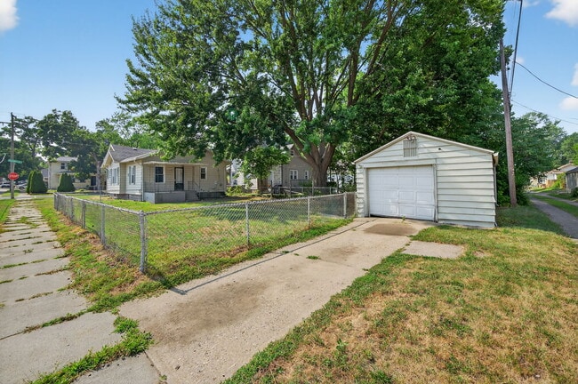 Building Photo - 1738 Caroline St