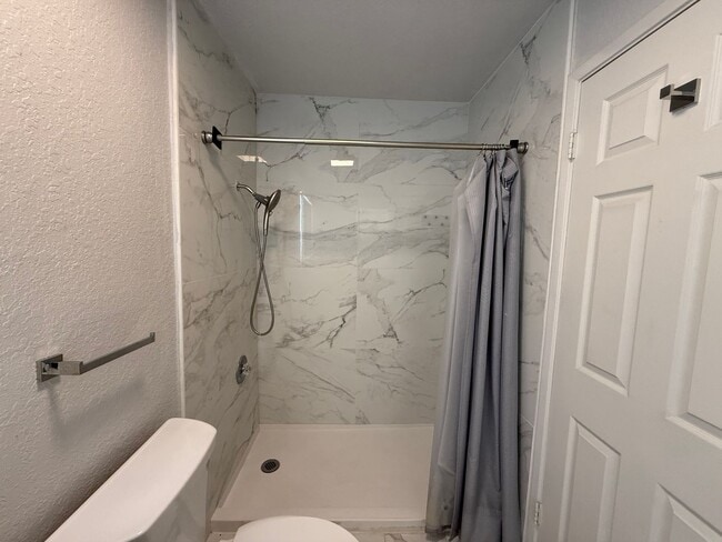 Building Photo - Two-bedroom single story in NW Modesto!