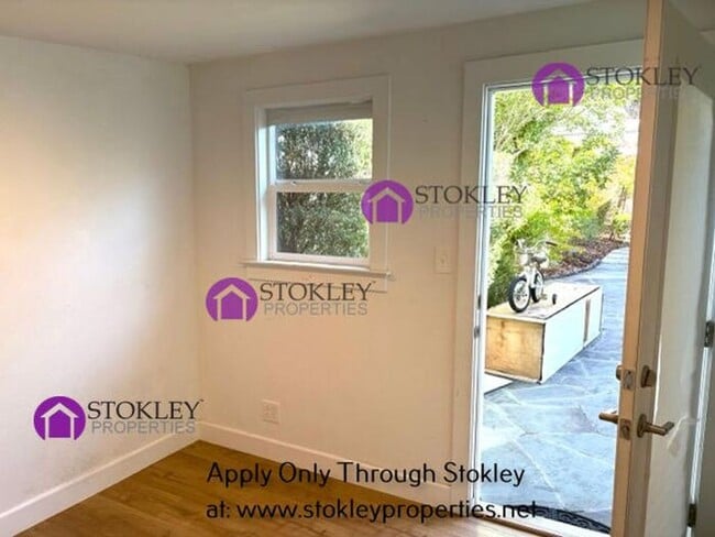 Building Photo - 231 Ivy Dr