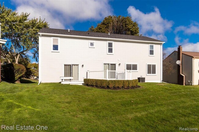 Building Photo - 5485 Hammersmith Dr