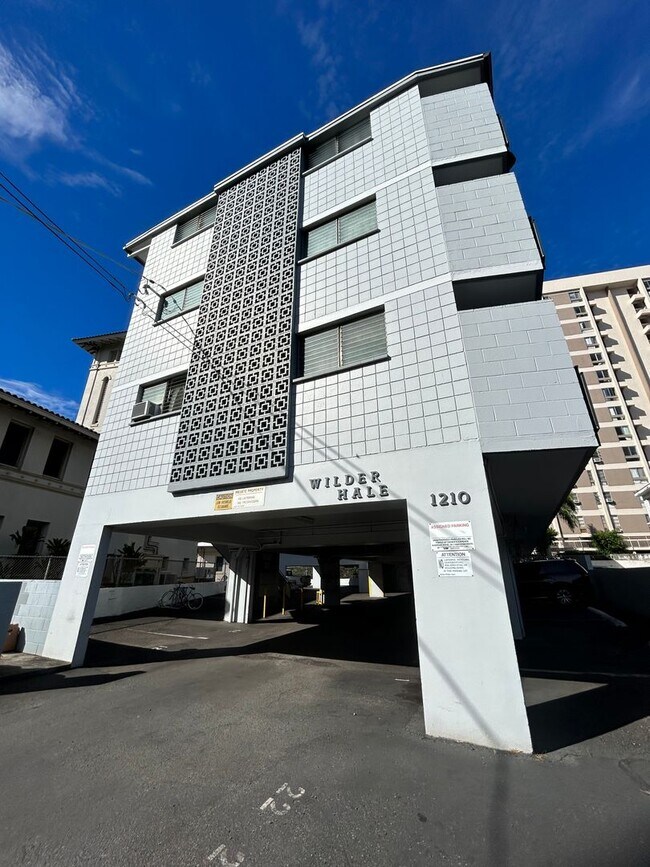 Building Photo - Available on 8/1/25, 620 soft, 2 bedrooms,...
