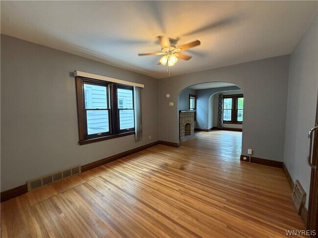 Building Photo - 52 Kenwood Rd