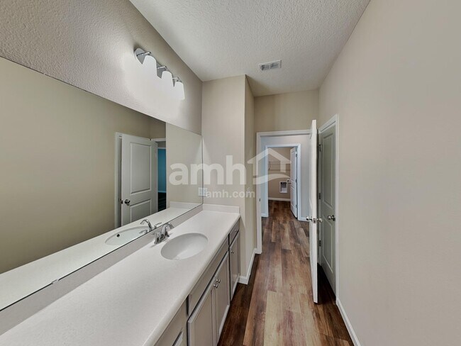 Building Photo - 70 Hemlock Point