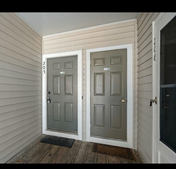 Building Photo - Room in Condo on Winterpointe Ln