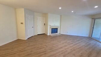 Building Photo - 697 Sutton Crest Trl