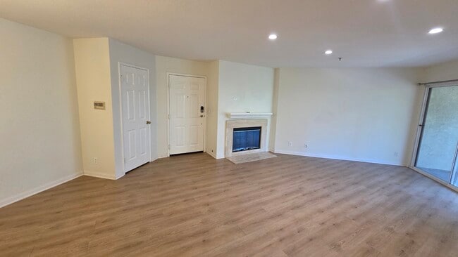 Building Photo - 697 Sutton Crest Trl