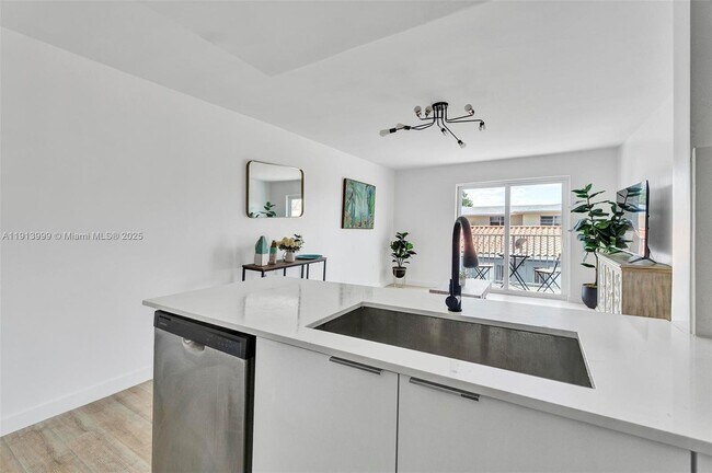 Building Photo - 620 SW 10th St