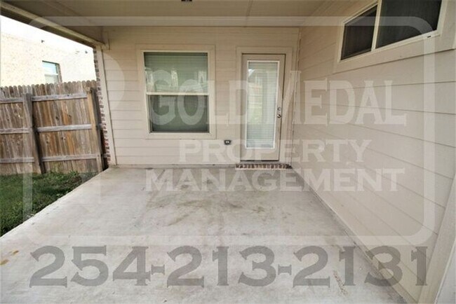 Building Photo - Beautiful 3-bedroom, 2-bathroom home with a 2-car garage now available for rent!