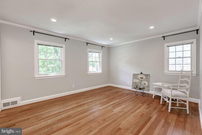 Building Photo - 4811 Drummond Ave