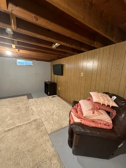 Building Photo - 1323 Cardinal Ln