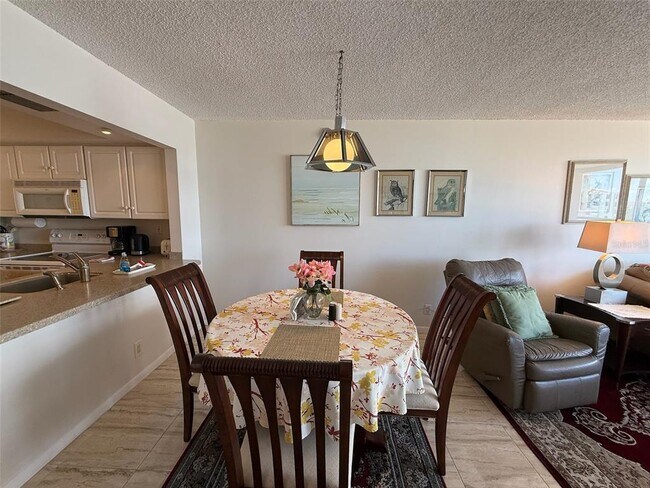 Building Photo - 6279 Sun Blvd