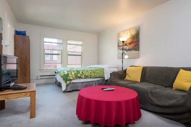 Primary Photo - 4522 Brooklyn Ave NE