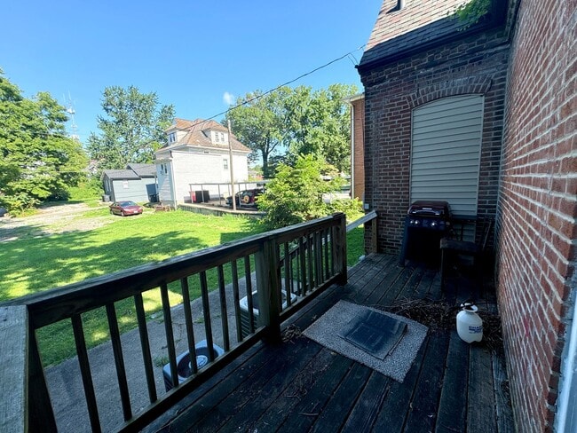 Building Photo - 6 Bedroom / 2 Bathroom House - NEXT TO SEMO's CAMPUS, LARGE YARD, INTERNET INCLUDED