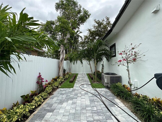 Building Photo - 6080 SW 16th St