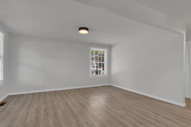 Building Photo - Renovated Duplex in Prime Walkable 12 South Location!