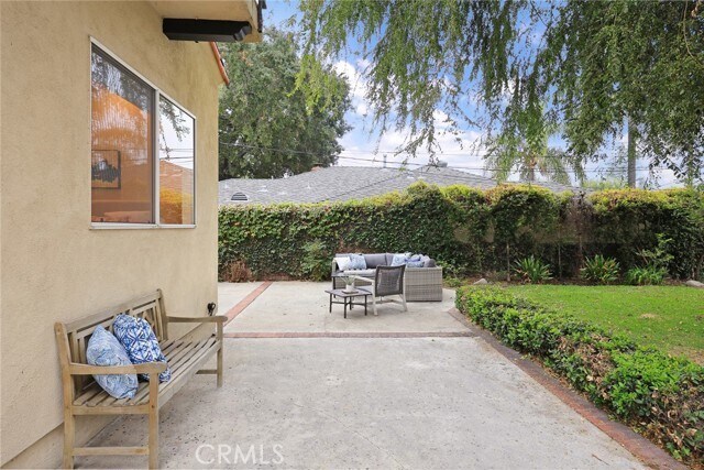 Building Photo - 1647 N Santa Anita Ave