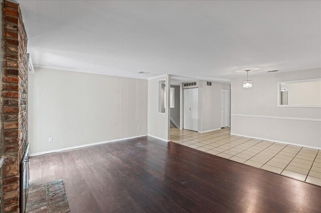 Building Photo - 506 Bromley Estate