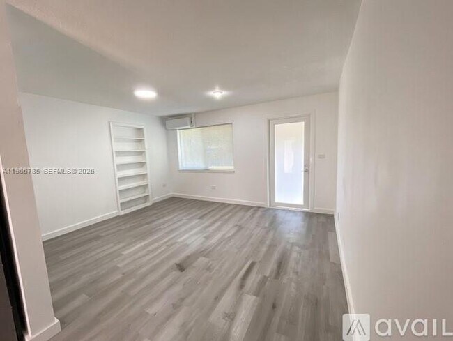 Building Photo - 2308 NW 3rd Ave