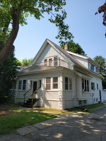 Primary Photo - 6522 W Mequon Rd