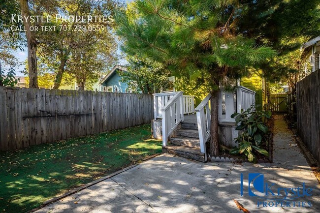 Building Photo - Cottage with yard and deck