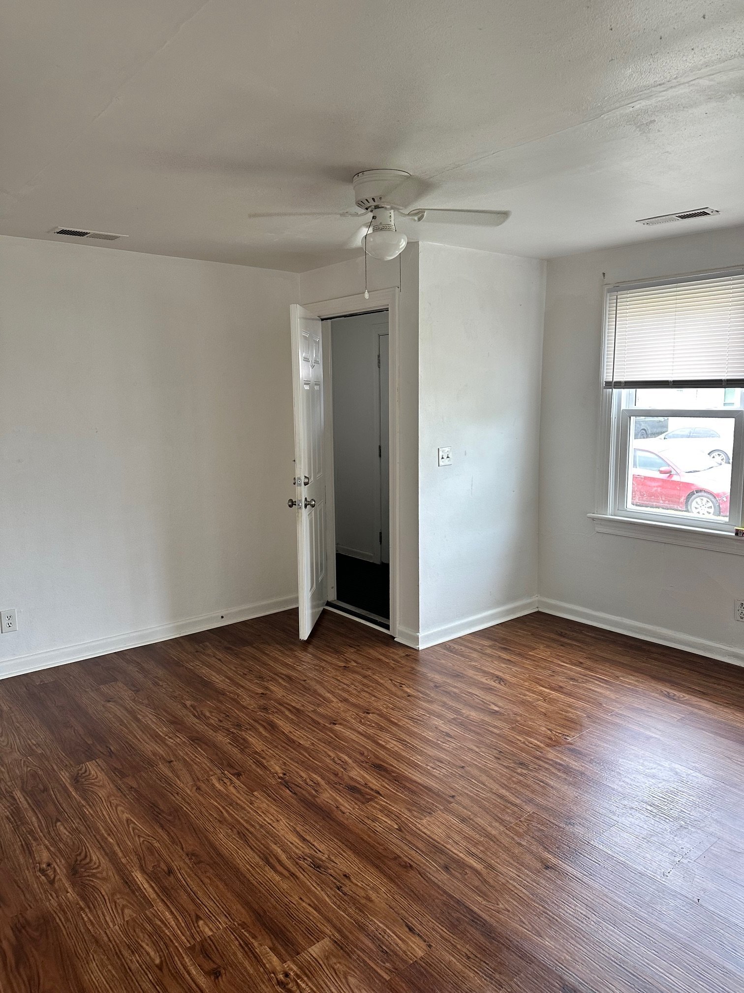 Building Photo - 9324 Phillip Ave