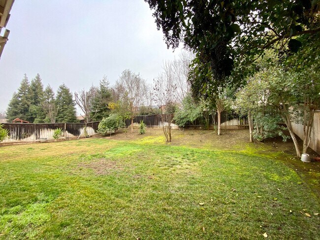 Building Photo - $2,450 Beautiful 3 Bedroom Home In  The Qu...