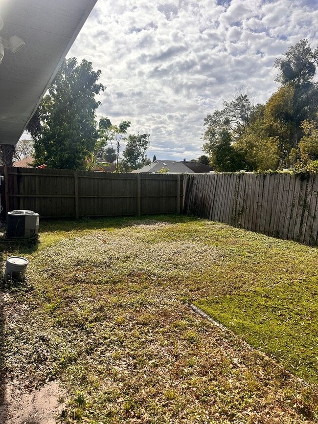 Building Photo - 2/2 Duplex next door to Baldwin Park