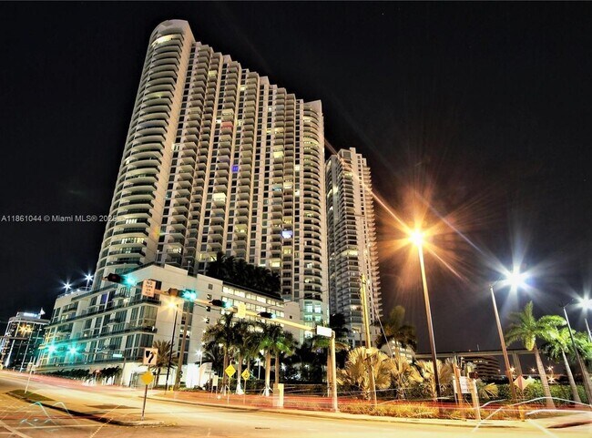 Building Photo - 350 S Miami Ave