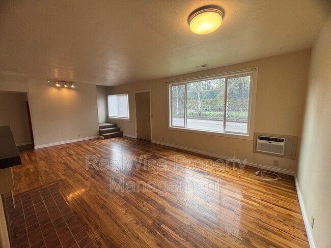 Building Photo - 375 W Birch Ct