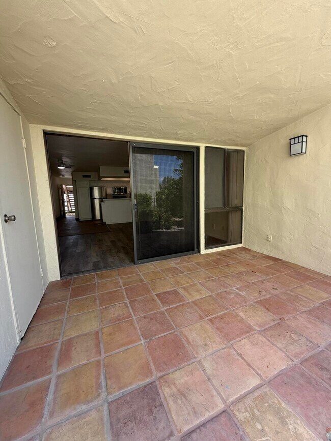 Building Photo - 1655 E Palm Canyon Dr