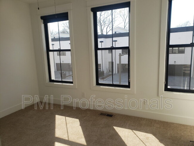 Building Photo - 203 McAuliffe St