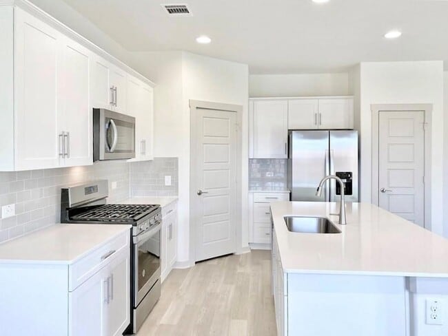 Building Photo - 1005 Winnsboro Lp