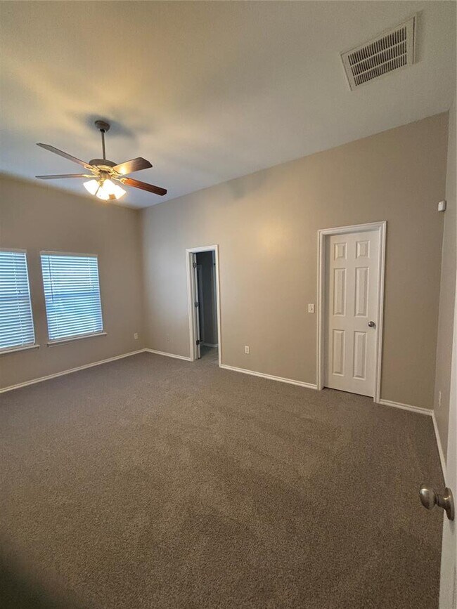 Building Photo - 3005 Grant Rd