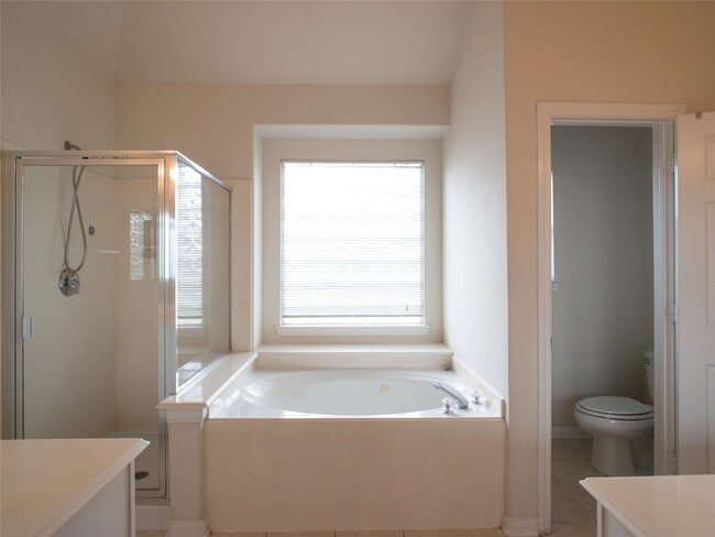 Building Photo - 2727 S Cedar Hollow Dr