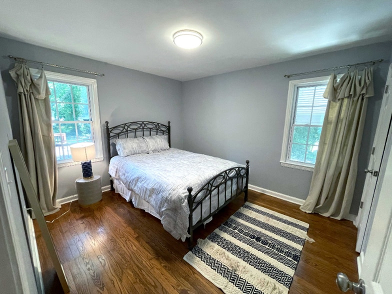 Building Photo - 1408 Lockwood Dr SW