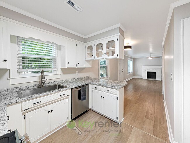 Building Photo - Updated Overbrook Home with Finished Basement & Fenced Yard Near Downtown Greenville