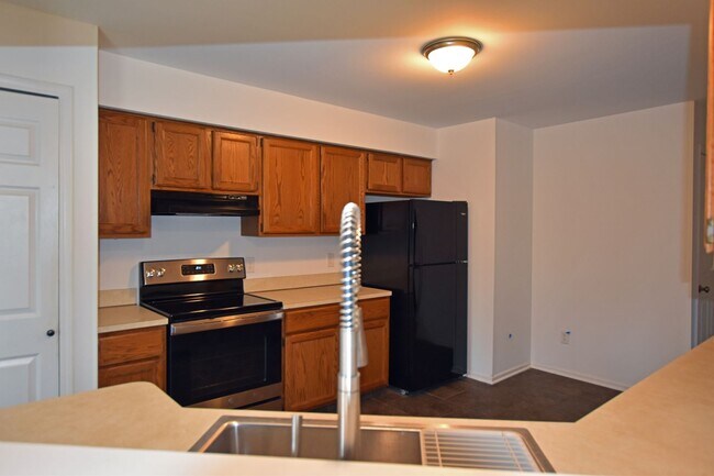 Building Photo - Shelby Township-2 Bedroom Duplex with Basement, Deck & Attached Garage