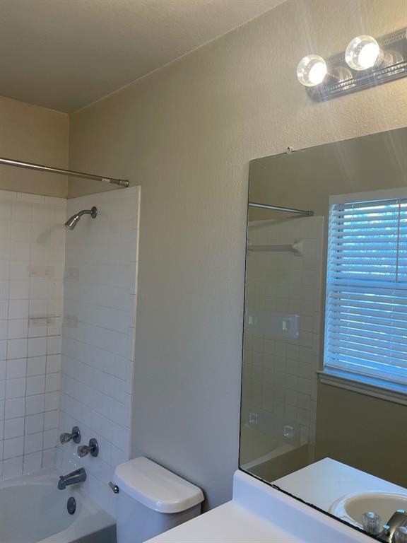 Building Photo - 1033 Christopher Ave