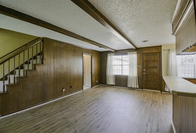 Building Photo - 13915 Roundstone Ln