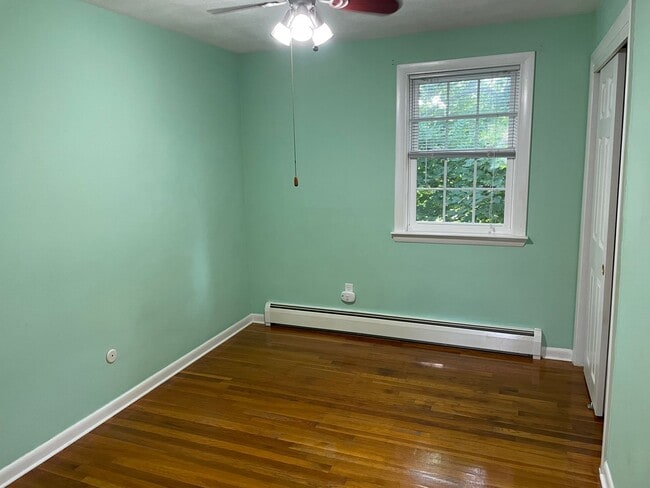 Building Photo - Single Family Home For Rent in North Kingstown!