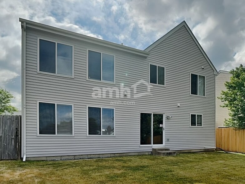 Building Photo - 2419 Paradise Cir