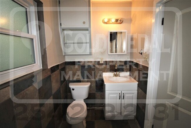 Building Photo - Your New Home Awaits At 1208 E Ave. H!