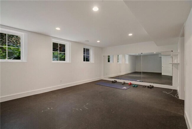 Building Photo - 130 Carroll Ave