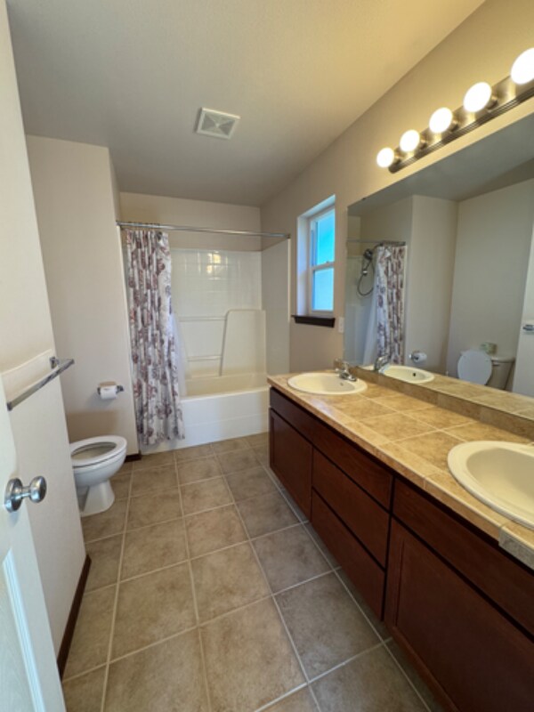 Building Photo - 5624 8th Dr W