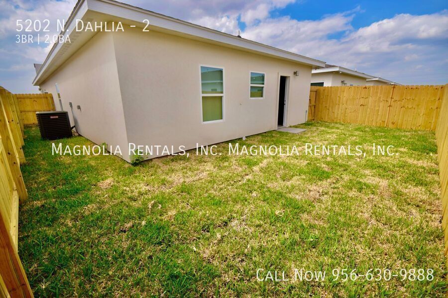 Building Photo - 5202 N Dahlia St