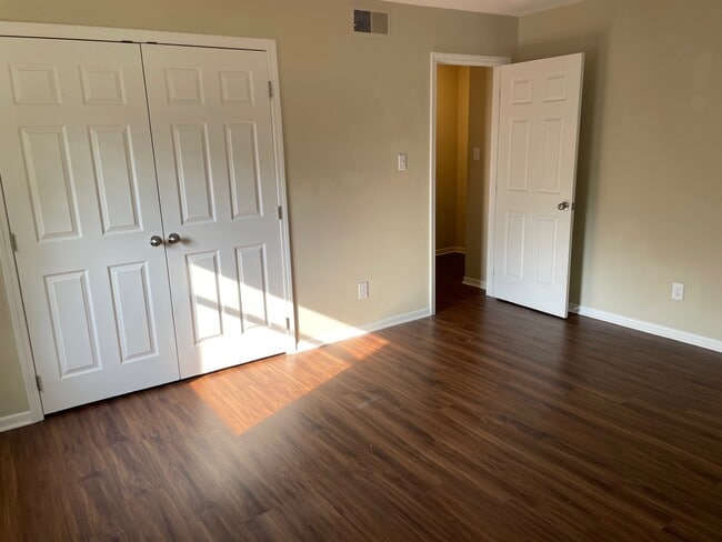Building Photo - 9208 Pasadena Cir