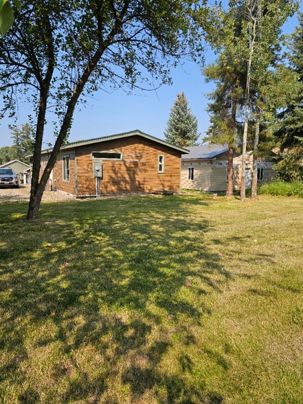 Building Photo - 606 13th Ave E